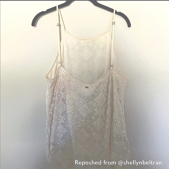 EUC🔹️Med/Lrg 🔹️O’neill tribal razorback tank - Picture 2 of 5